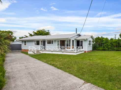 85 Tiroroa Avenue, Te Atatu South