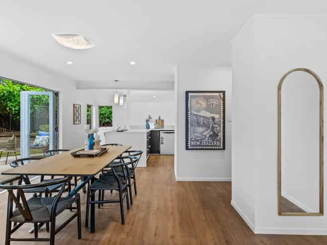 8 Airey Place, Torbay