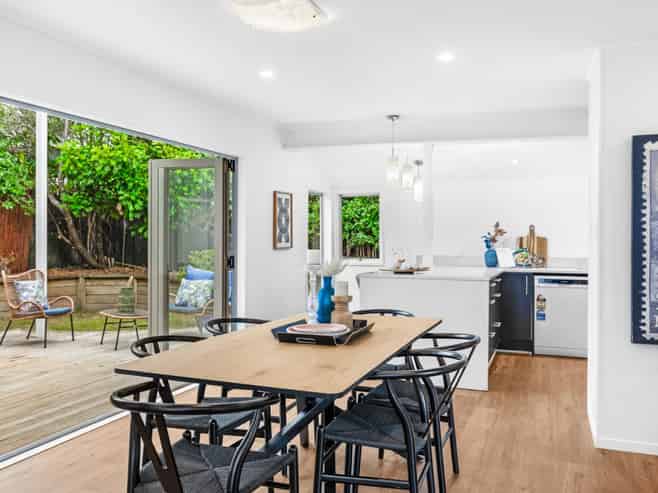 8 Airey Place, Torbay