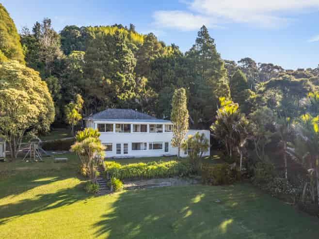 867 West Coast Road, Oratia