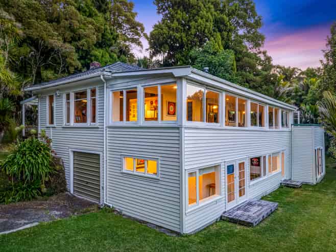 867 West Coast Road, Oratia