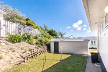 12 Griffiths Grove, Newlands