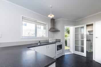 12 Griffiths Grove, Newlands