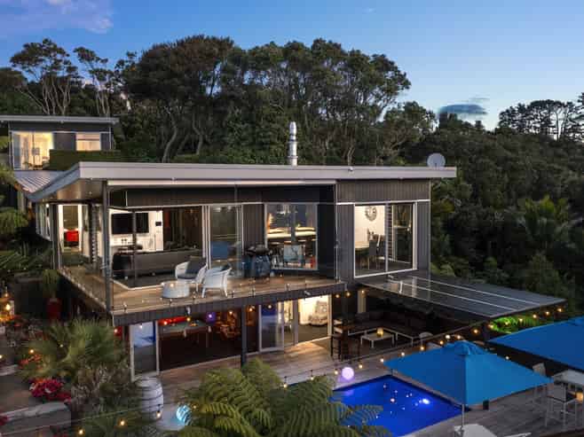 7-9 Woollams Road, Onetangi