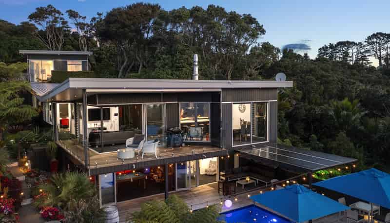 7-9 Woollams Road, Onetangi