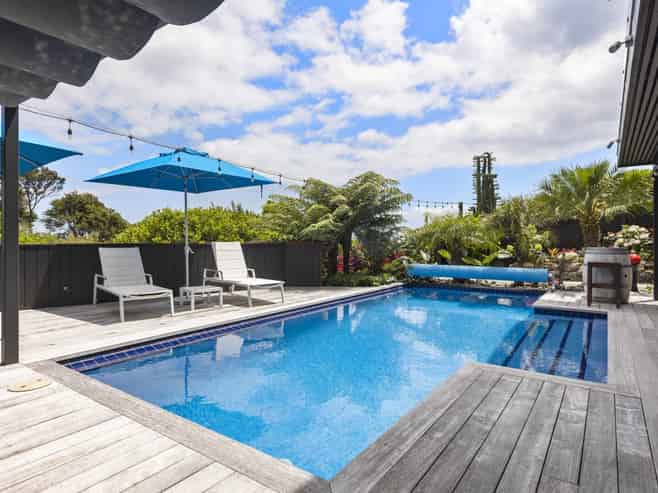 7-9 Woollams Road, Onetangi