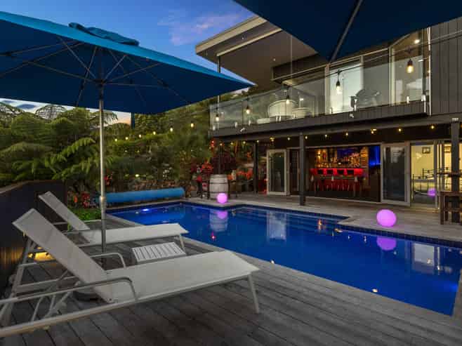 7-9 Woollams Road, Onetangi