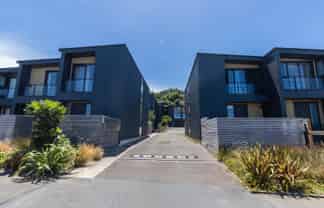 15/20 Trent Street, Island Bay