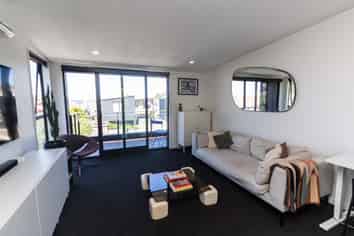 15/20 Trent Street, Island Bay