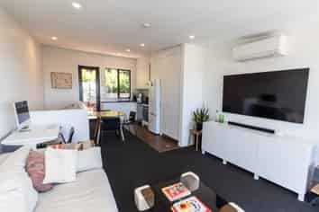 15/20 Trent Street, Island Bay