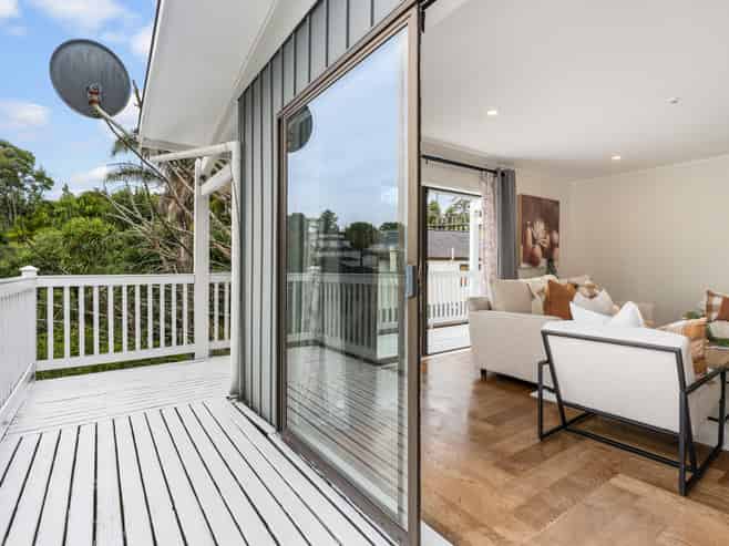 990 East Coast Road, Northcross