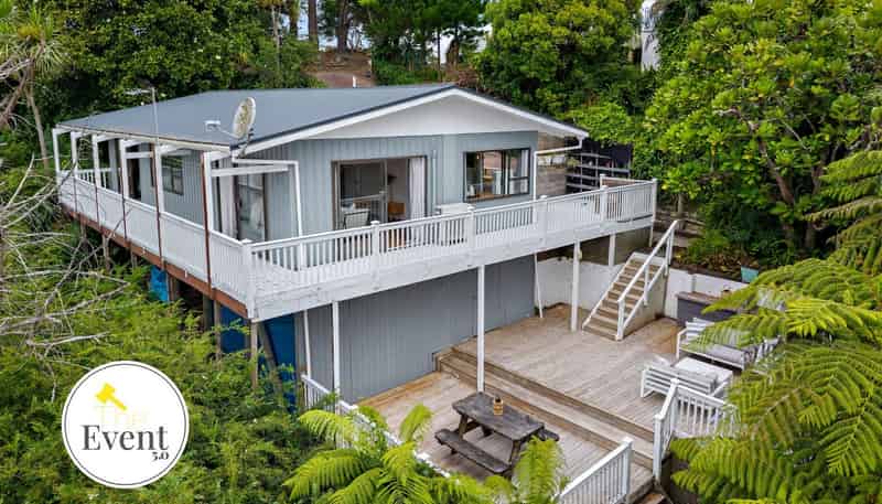 990 East Coast Road, Northcross