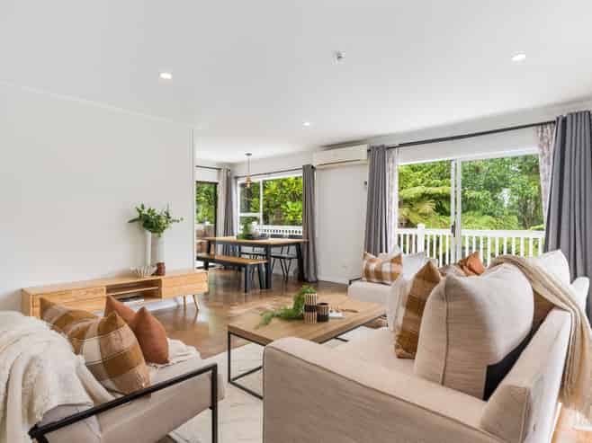 990 East Coast Road, Northcross