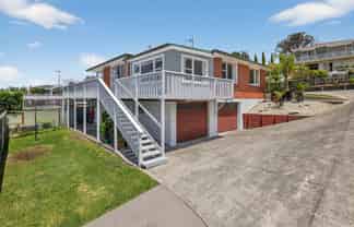2 Fern Way, Brookfield