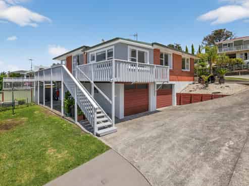 2 Fern Way, Brookfield