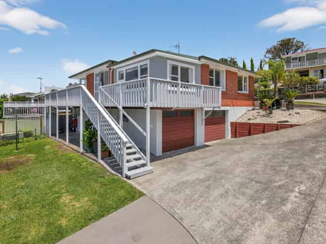 2 Fern Way, Brookfield