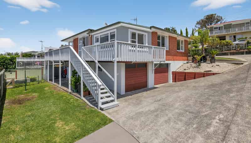 2 Fern Way, Brookfield