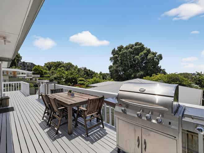 2 Fern Way, Brookfield