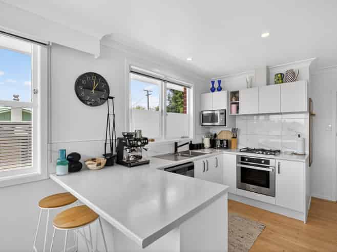 2 Fern Way, Brookfield