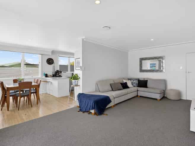 2 Fern Way, Brookfield