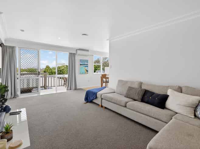 2 Fern Way, Brookfield