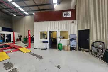 AUTOMOTIVE SERVICE & REPAIR BUSINESS - HAMILTON