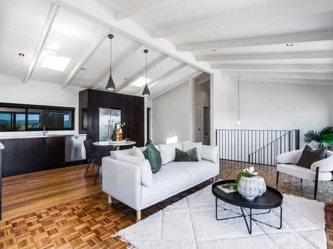 725 Marine Drive, Days Bay, Eastbourne