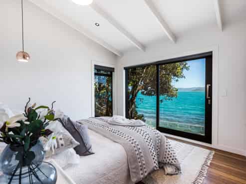 725 Marine Drive, Days Bay, Eastbourne