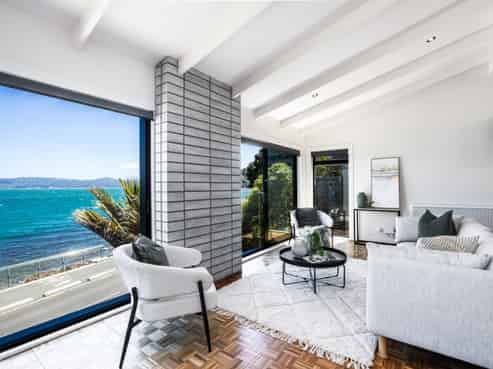 725 Marine Drive, Days Bay, Eastbourne