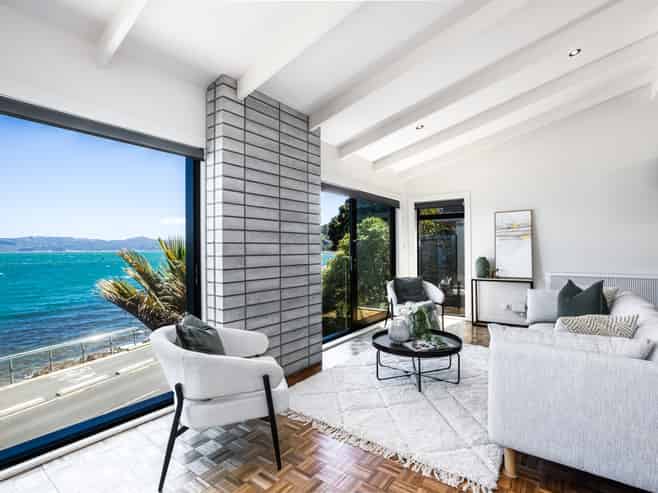 725 Marine Drive, Days Bay, Eastbourne