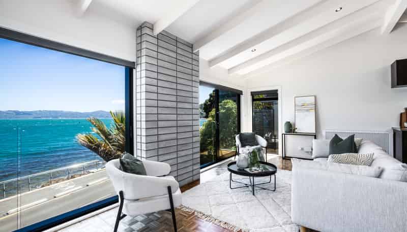 725 Marine Drive, Days Bay, Eastbourne