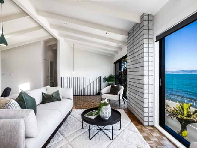 725 Marine Drive, Days Bay, Eastbourne