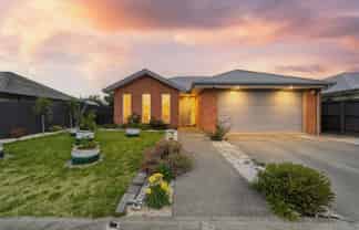 8 St Monica Lane, Woolston