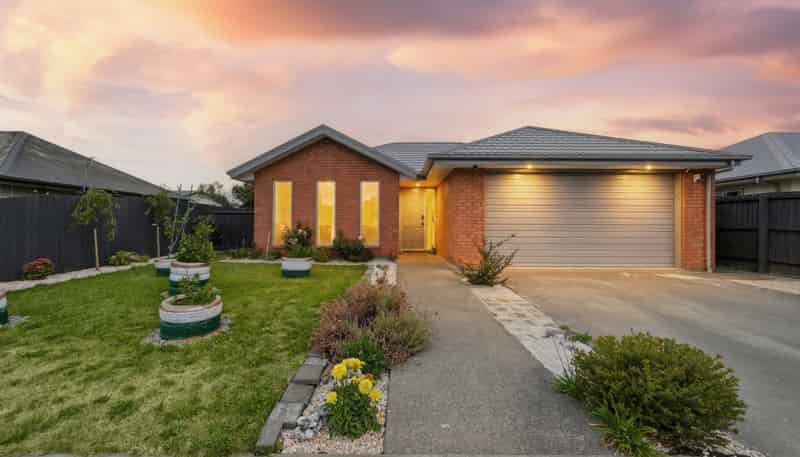 8 St Monica Lane, Woolston