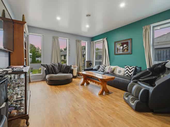 8 St Monica Lane, Woolston