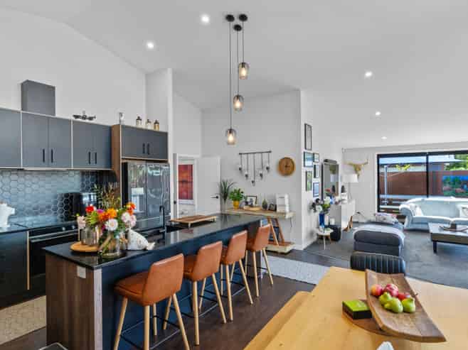 7 Phoenix Palms Grove, LEVIN