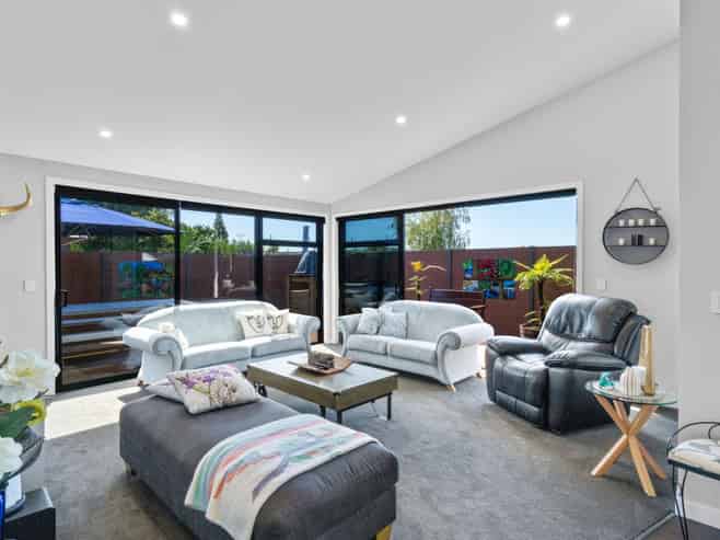 7 Phoenix Palms Grove, LEVIN