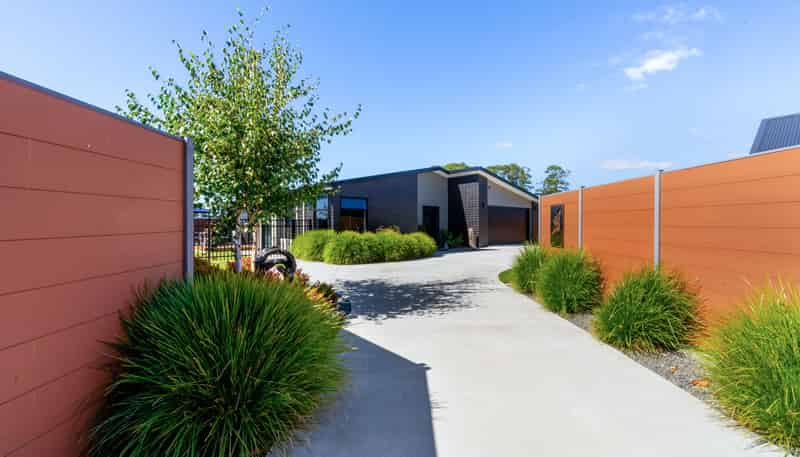 7 Phoenix Palms Grove, LEVIN