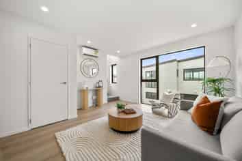 2/1088 Beach Road, Torbay