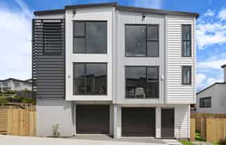 2/1088 Beach Road, Torbay