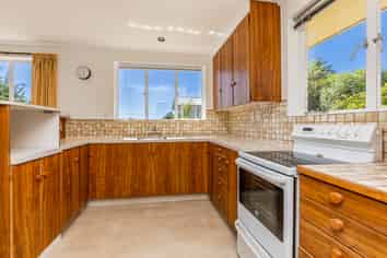 13 Cross Street, Marchwiel