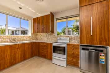 13 Cross Street, Marchwiel