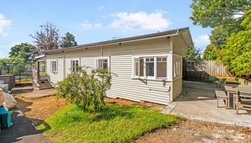 16 Lippiatt Road, Otahuhu