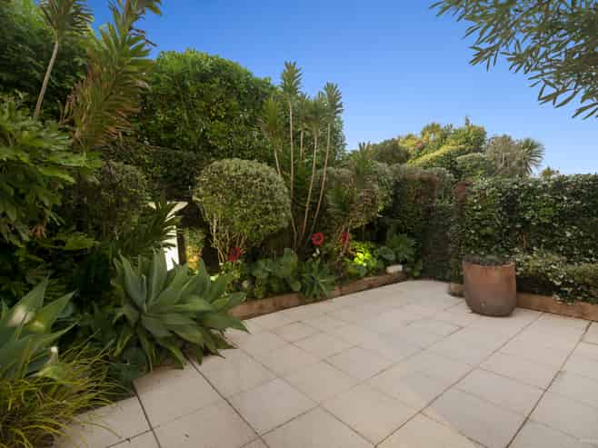 96 Naples Way, Albany