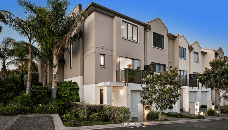 96 Naples Way, Albany