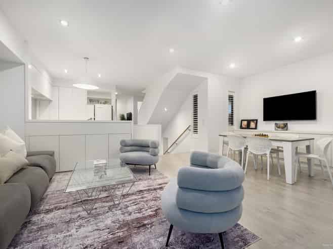 96 Naples Way, Albany