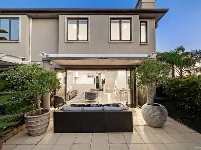 96 Naples Way, Albany