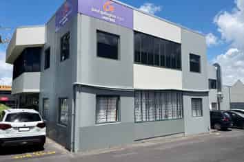 160m2 Commercial, Office or Retail Space