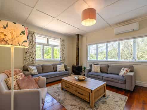 5 Waiata Road, Onetangi