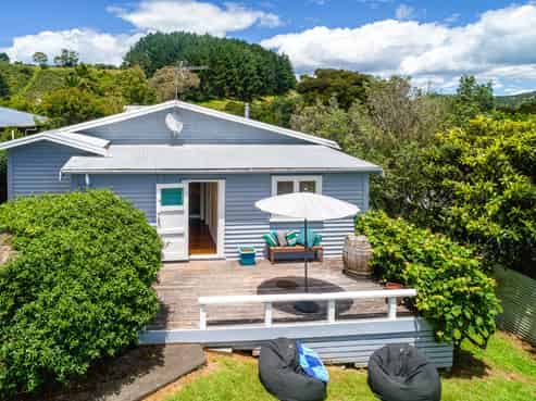5 Waiata Road, Onetangi